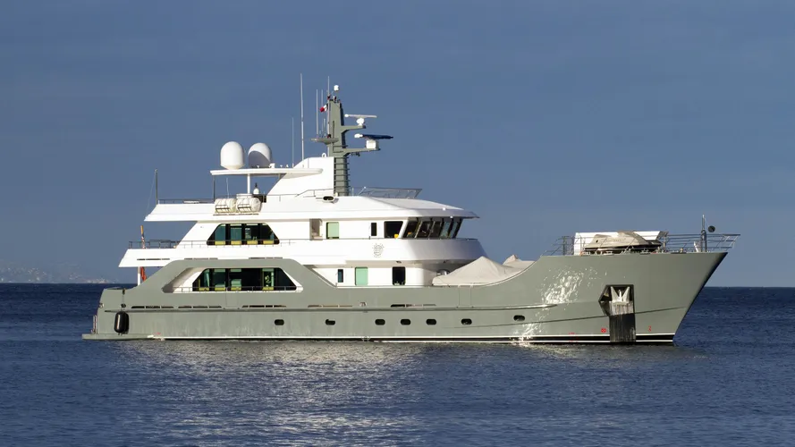 far-far-away-motor-yacht-inace-explorer-120-2012-37m-profile