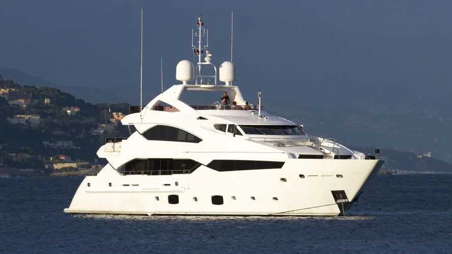 thumper-motor-yacht-sunseeker-40M-2014-40m-half-profile