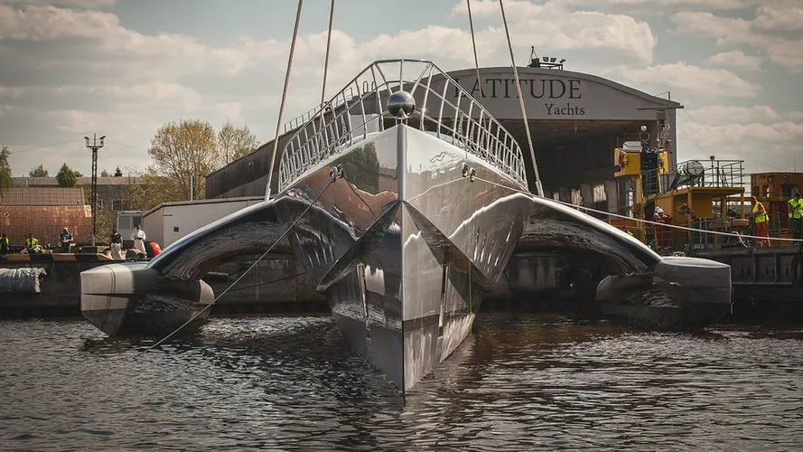 galaxy-trimaran-yacht-latitude-2016-53m-bow