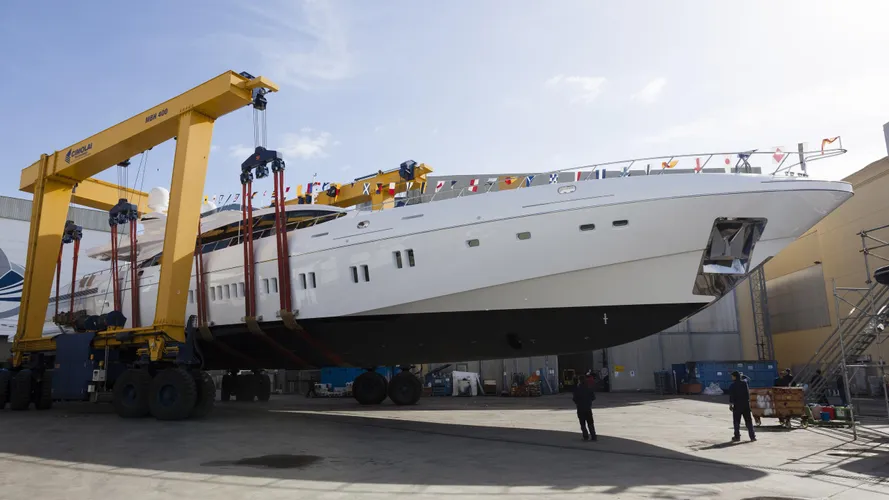 incognito-motoryacht-overmarine-mangusta-165-2016-50m-half-profile-launch