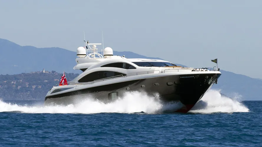 firecracker-motor-yacht-sunseeker-predator-84-2011-26m-running-half-profile