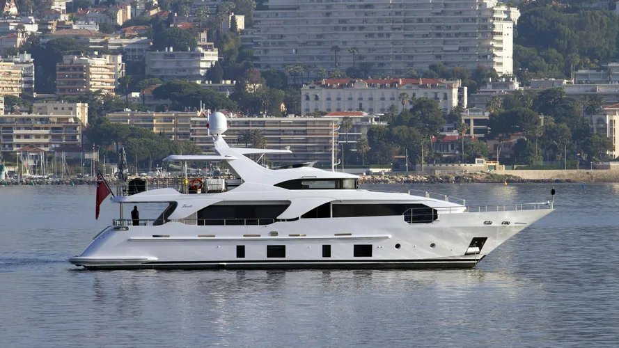 novastar-motor-yacht-benetti-2015-28m-profile