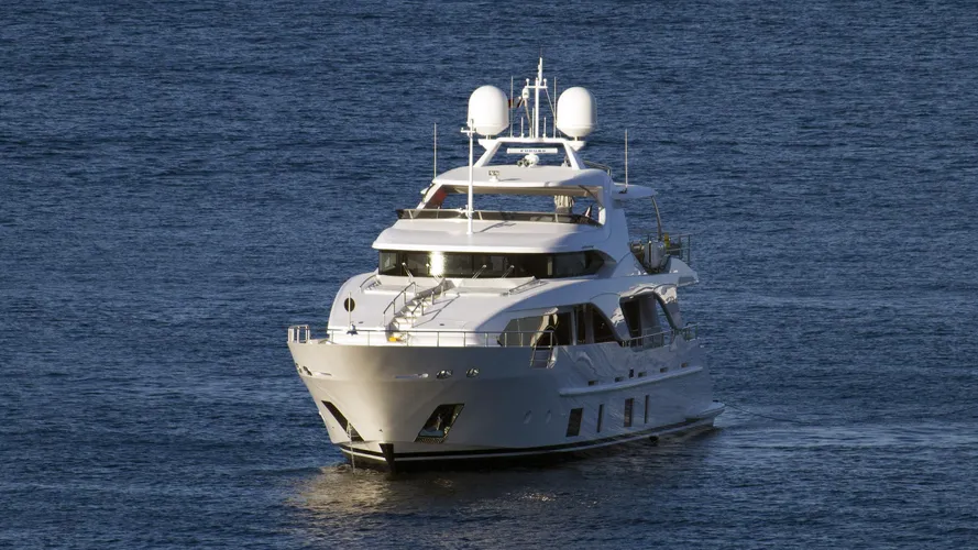 novastar-motor-yacht-benetti-2015-28m-bow