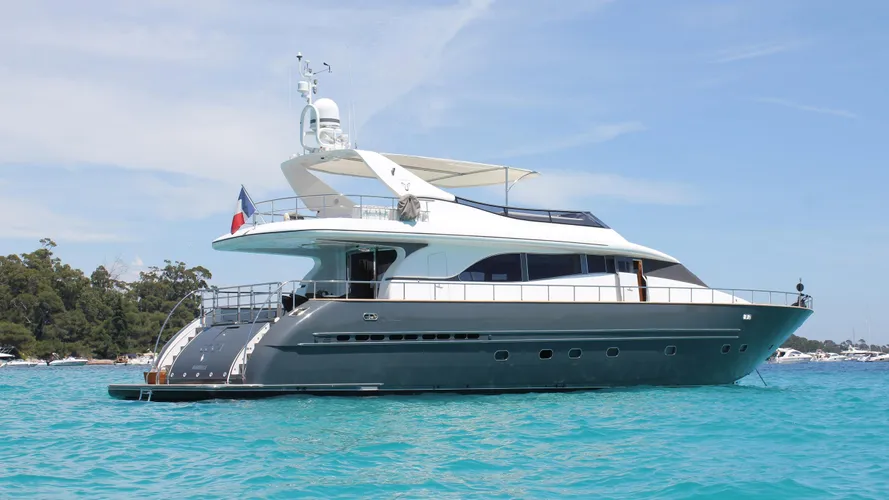 coca-vi-motor-yacht-arno-leopard-26-my-2000-26m-half-profile
