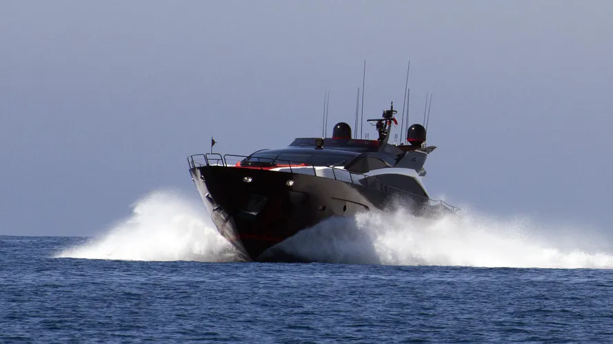 black-legend-motor-yacht-sunseeker-101-sy-2013-30m-running-bow