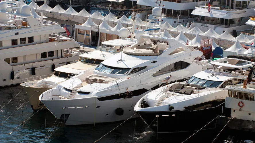 sea-raider-v-motor-yacht-sunseeker-2013-40m-moored-bow-half-profile