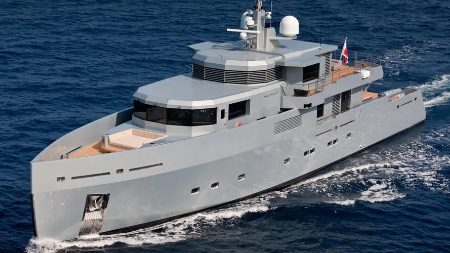 so-mar-motor-yacht-tansu-2014-38m-half-profile-cruising