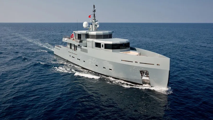 so-mar-motor-yacht-tansu-2014-38m-bow