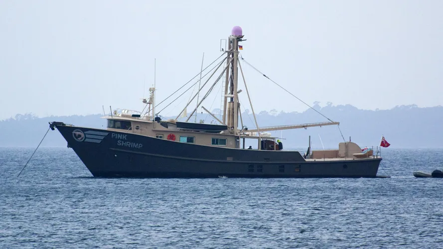 pink-shrimp-yacht-exterior