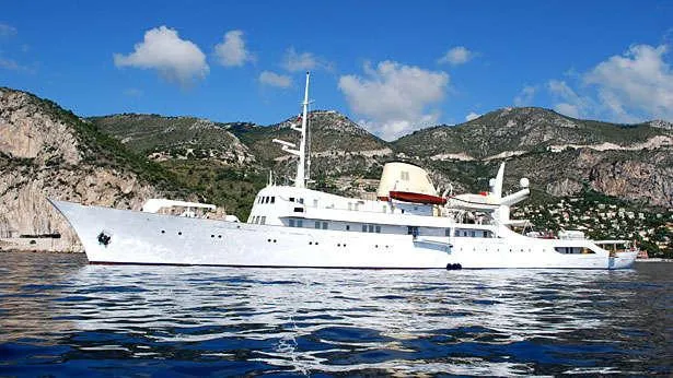 christina-motor-yacht-ferretti-881-2005-27m-profile