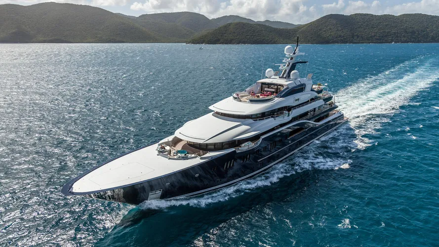 solandge-motor-yacht-lurssen-2013-85m-half-profile-cruising