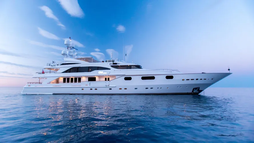 air qm of london motoryacht benetti 1998 50m profile