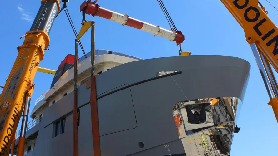 CAROLIN-IV-motor-yacht-mmgi-omega-forte-100-101m-2016-shipyard-bow-cranes