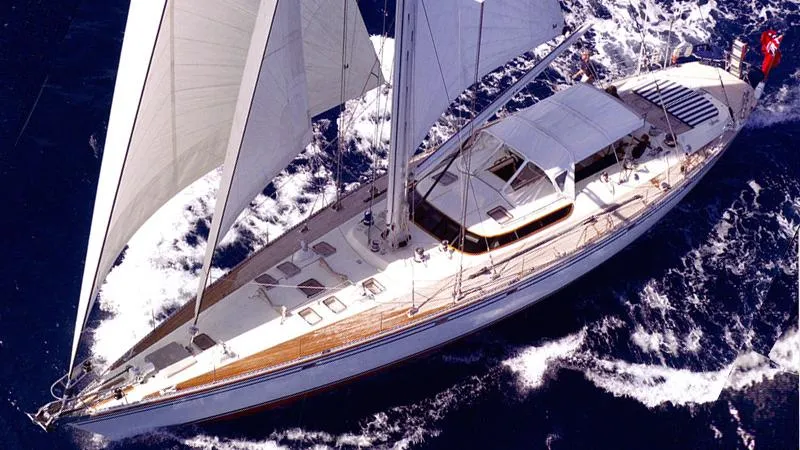 coconut-sailing-yacht-dynamique-1991-24m-aerial-cruising