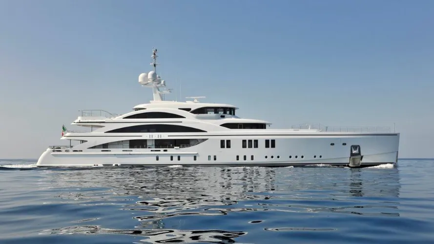 1111-motor-yacht-benetti-2015-63m-cruising-profile