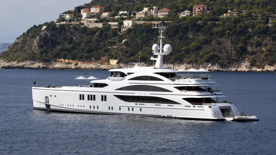 1111-motor-yacht-benetti-2015-63m-profile