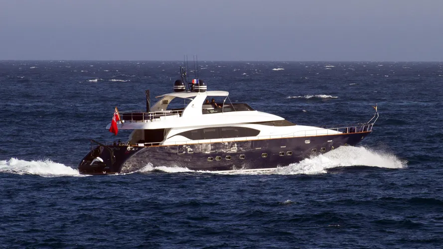asha-motor-yacht-Maiora-27-2006-27m-running-half-stern