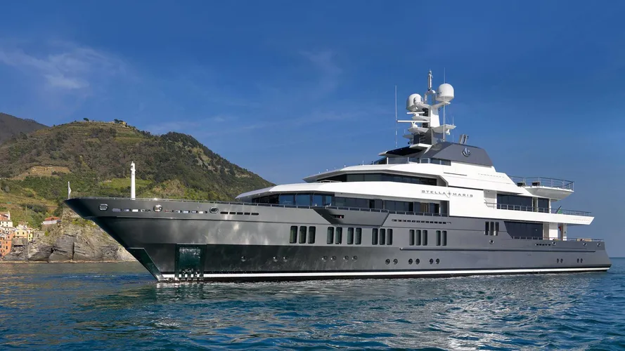 stella-maris-motor-yacht-viareggio-2013-72m-half-profile
