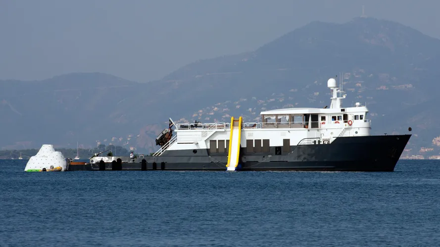 mystere-shadow-motor-yacht-candies-1981-48m-profile-anchored