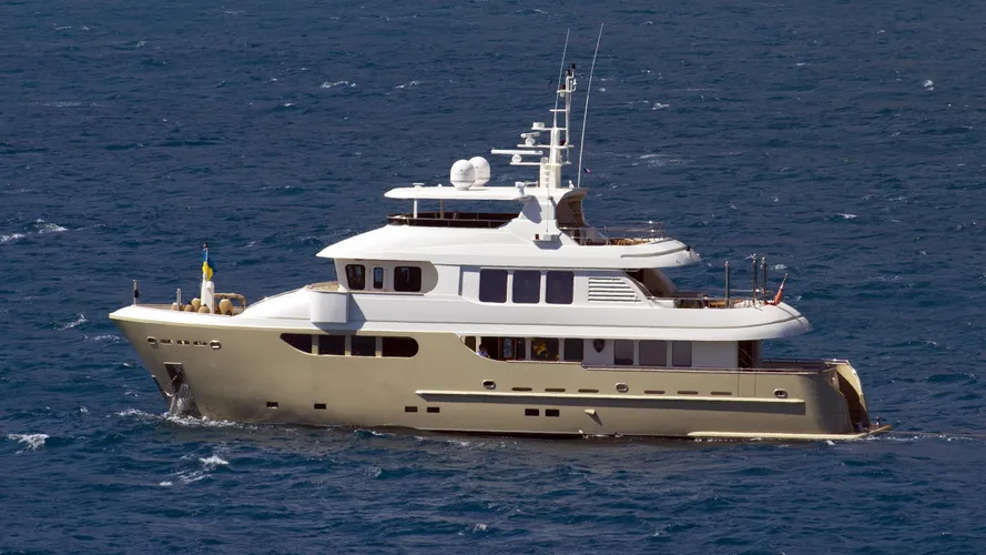 saint-daria-motor-yacht-jade-bandido-90-explorer-profile