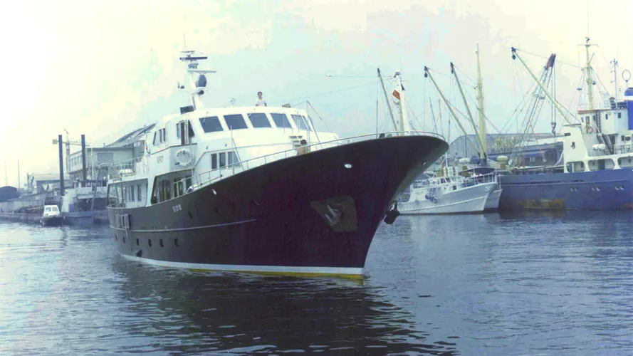 south-paw-c-motor-yacht-codecasa-1977-34m-half-bow