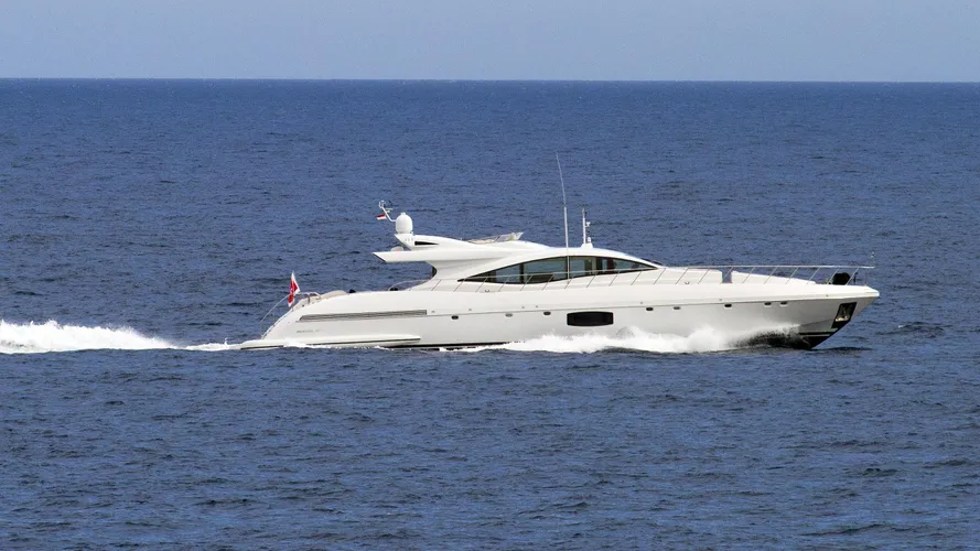 mm-motor-yacht-overmarine-mangusta-110-2015-34m-cruising-profile