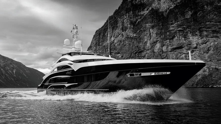 ann-g-motor-yacht-heesen-2015-50m-cruising-front-profile