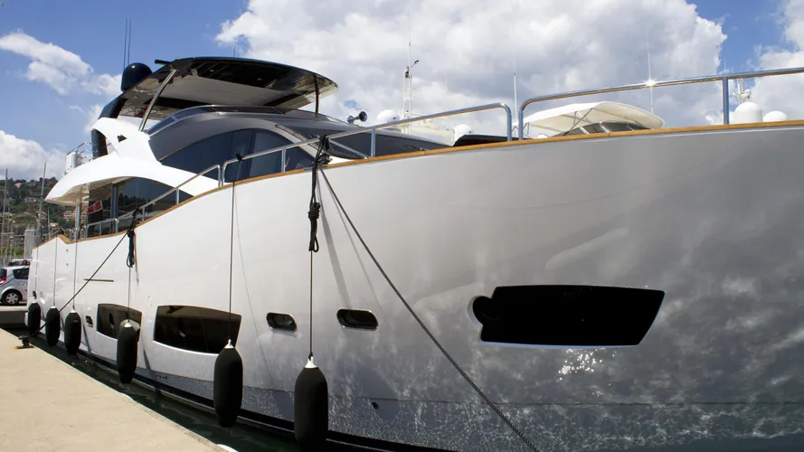 mystery-king-motor-yacht-sunseeker-2015-28m-moored-bow