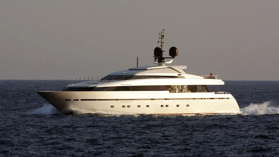 liliya-motor-yacht-sanlorenzo-2013-38m-cruising-half-stern