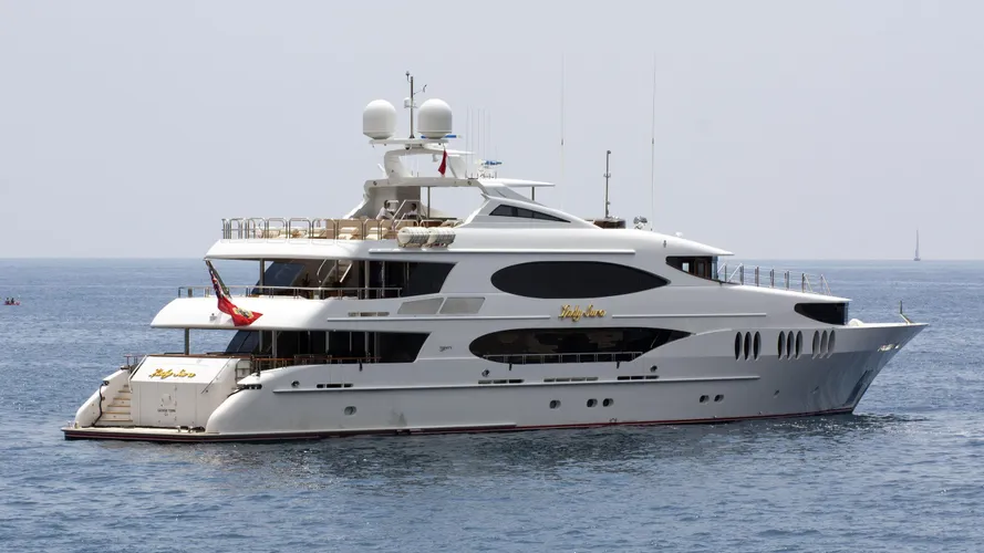 lady-sura-motor-yacht-trinity-164-2012-50m-half-stern