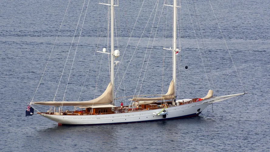 adela-sailing-yacht-pendennis-1995-55m-profile