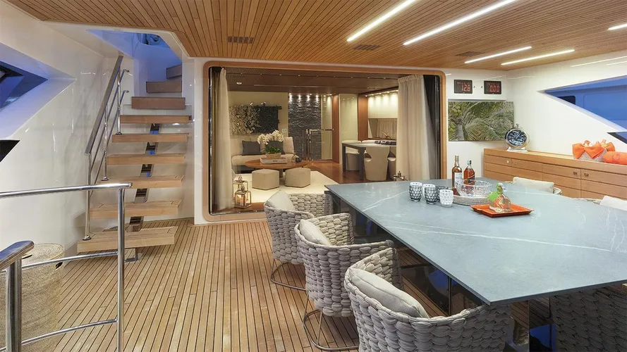 0-motor-yacht-sanlorenzo-2014-34m-covered-deck