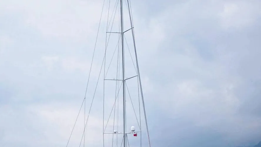 bliss-ii-cyrus-sailing-yacht-2014-24m-anchored