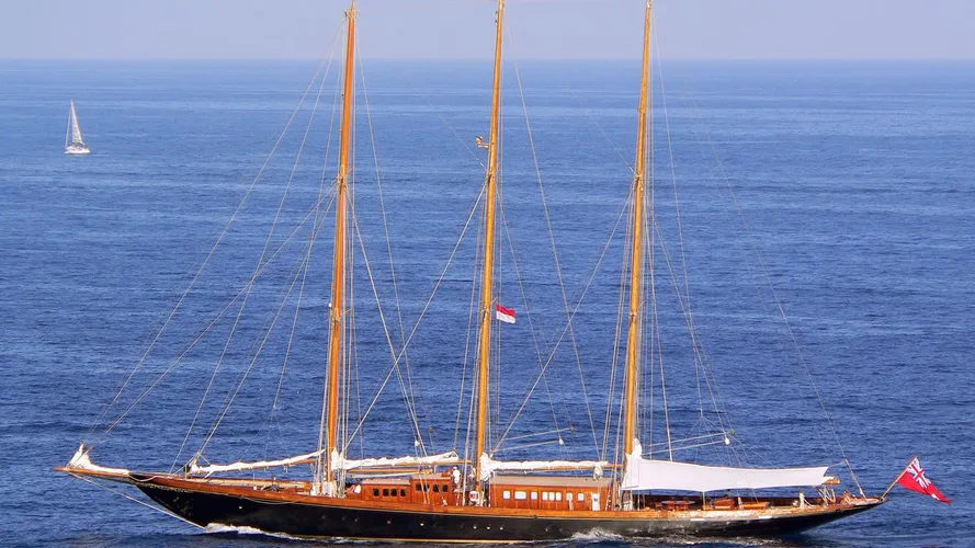 creole-classic-sailing-yacht-camper-nicholson-1927-63m-profile
