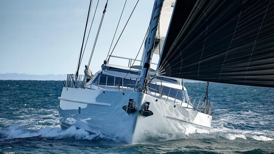 encore-sailing-yacht-alloy-2013-44m-cruising-bow