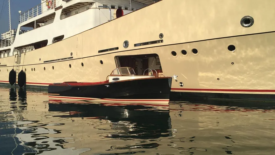 la-sultana-motor-yacht-georgi-dimitrov-1962-65m-nantucket-tender
