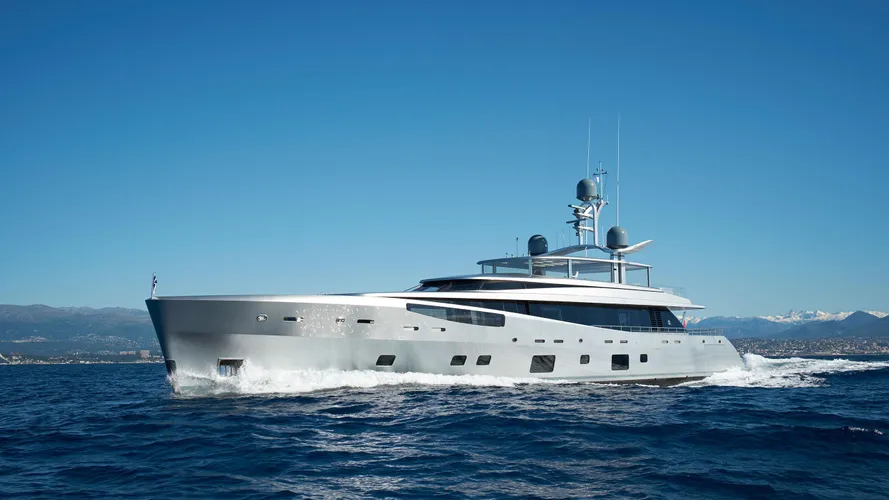 lady-may-motor-yacht-feadship-46m-2014-front-profile-cruising