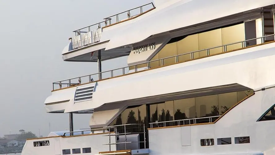 escape-motor-yacht-gulf-craft-2015-47m-side