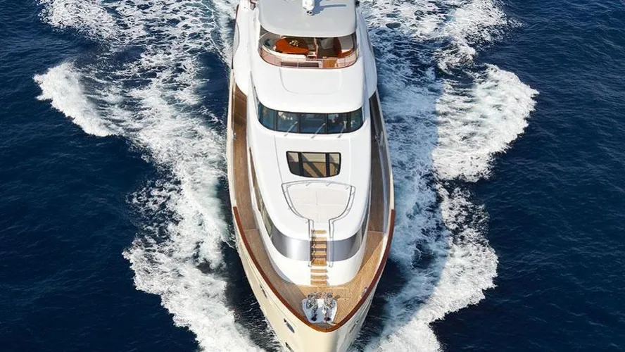 solis-motor-yacht-mulder-2015-34m-aerial-bow