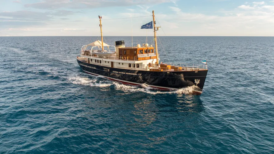 taransay-motor-yacht-rossinavi-2015-39m-cruising-profile
