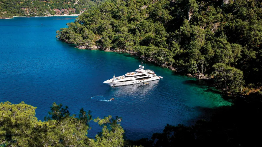 vica-motor-yacht-benetti-2015-50m-aerial-bay
