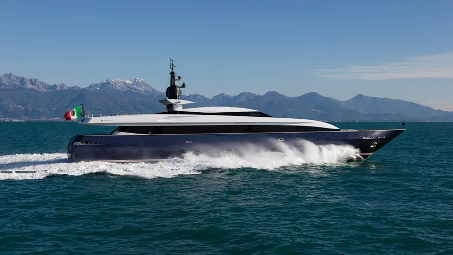 pachamama-motor-yacht-baglietto-43-fast-44m-profile-cruising