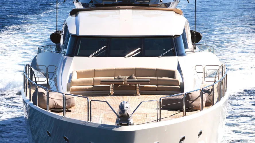 lady-m-motor-yacht-palmer-johnson-2013-64m-cruising-bow