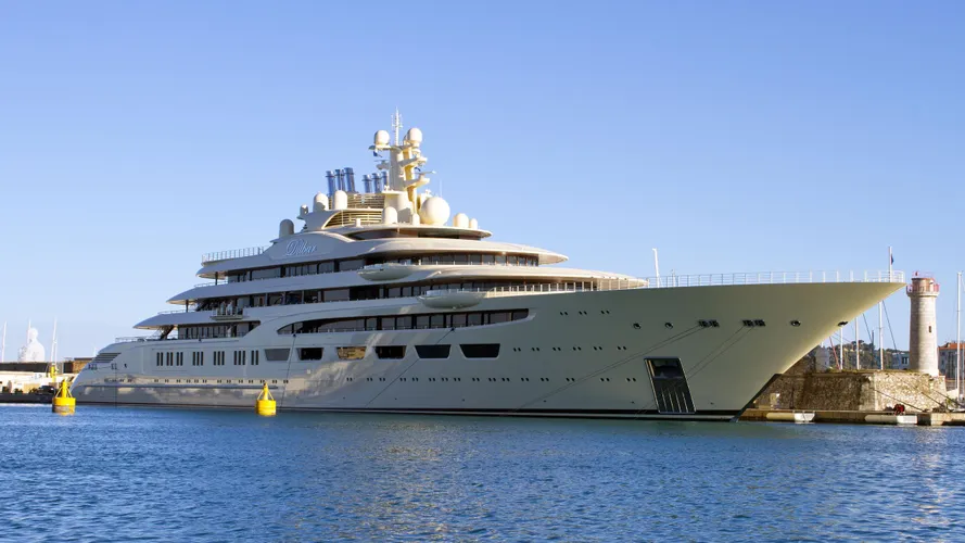 dilbar-motor-yacht-lurssen-2016-156m-half-profile