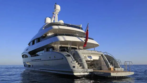 Apostrophe-motor-yacht-hakvoort-2013-39m-stern