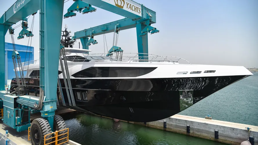 ghost ii motoryacht gulf craft majesty 122 2016 38m half profile launch