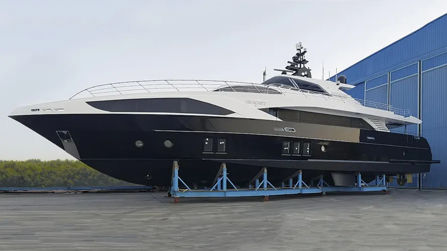 ghost ii motoryacht gulf craft majesty 122 2016 38m profile launch