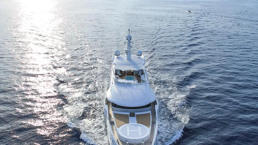 madame-kate-motor-yacht-amels-1999-62m-2015-bow-cruising