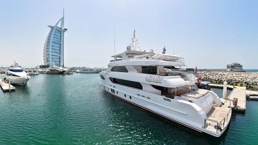 nashwan-motor-yacht-gulfcraft-majesty-135-2016-41m-moored-dubai