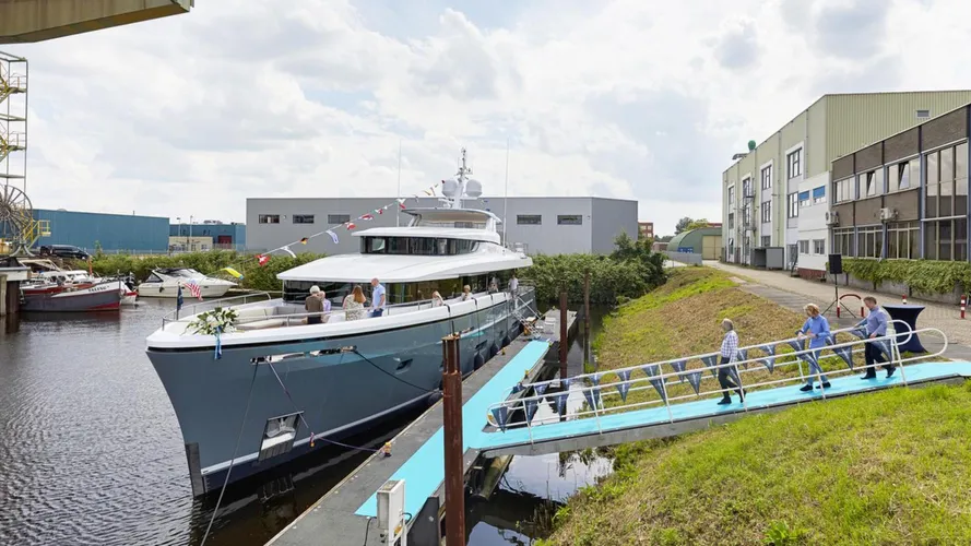 bijoux-motor-yacht-moonen-matica-2016-30m-moored
